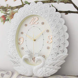Ceas de Perete Paun Lumora Design Clasic Cifre Aurii Diametru 30cm - detaliu produs