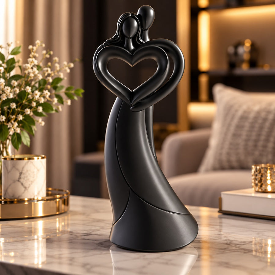 Statuetă Decorativă Cuplu cu Inimă, Rășină Finisată – 14 × 6 × 5,5 cm - detaliu produs