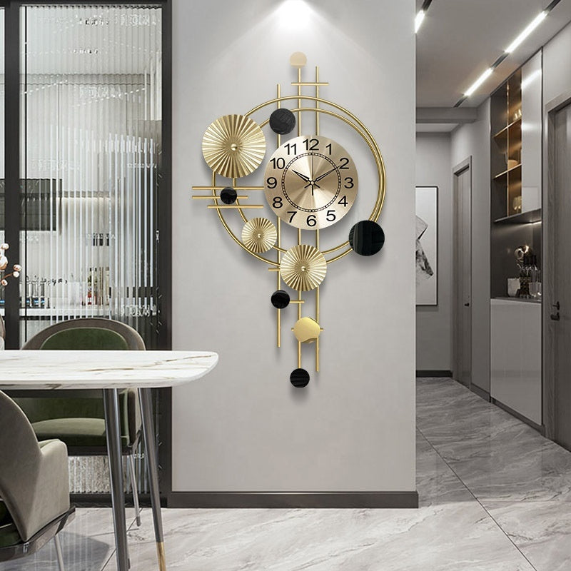 Ceas elegant de perete, cu design modern si elemente nautice, mecanism silentios si finisaj metalic elegant
