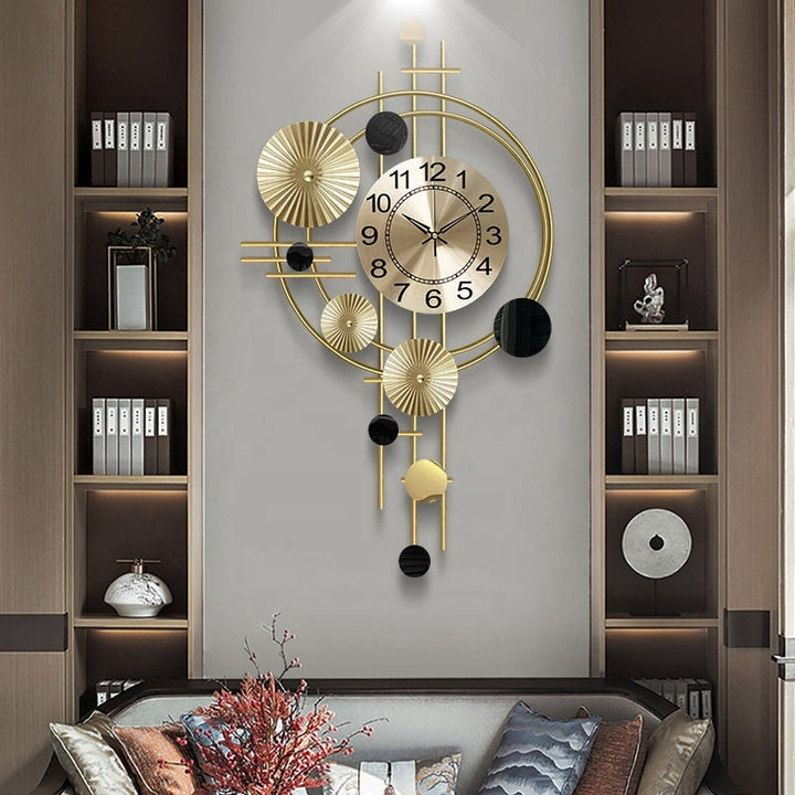 Ceas elegant de perete, cu design modern si elemente nautice, mecanism silentios si finisaj metalic elegant