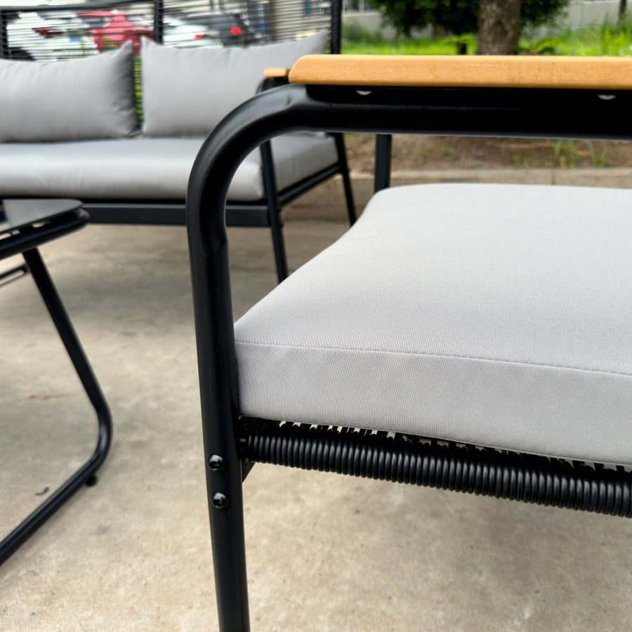 Set mobilier terasa/gradina KLUGMEISTER KJF3298, doua fotolii + canapea + masuta, cu perne incluse, culoare gri/negru
