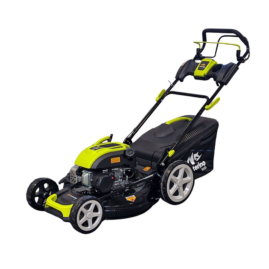 Masina pentru tuns iarba/gazon autopropulsata MESTERINO MTBJXPM51N-196, sasiu de metal, motor 4T 196 cmc, putere 5 CP, diametru taiere 51 cm, 8 nivele de taiere, sac colector 60 litri, evacuare lateral si mulcire