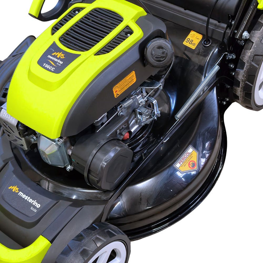 Masina autopropulsata pentru tuns iarba/gazon MESTERINO TOOLS MTBJXPM53N-196, sasiu metal, motor benzina, 196 cmc, 5 CP, latime taiere 53 cm, 8 nivele de taiere, sac colector 60 litri, evacuare laterala si mulcire