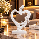 Statuetă Decorativă „Sărutul Iubirii”, Cuplu în Formă de Inimă – 17,5 × 7 × 4,5 cm - detaliu produs