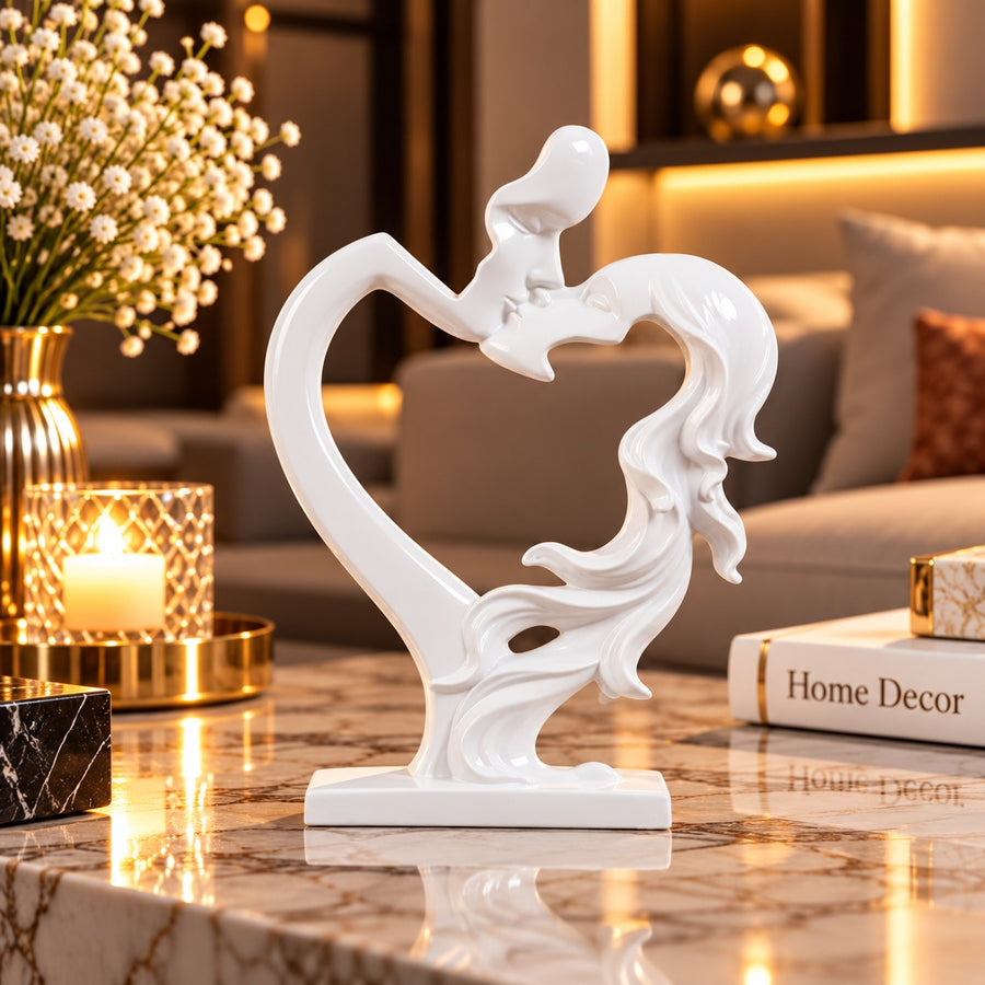 Statuetă Decorativă „Sărutul Iubirii”, Cuplu în Formă de Inimă – 17,5 × 7 × 4,5 cm - detaliu produs