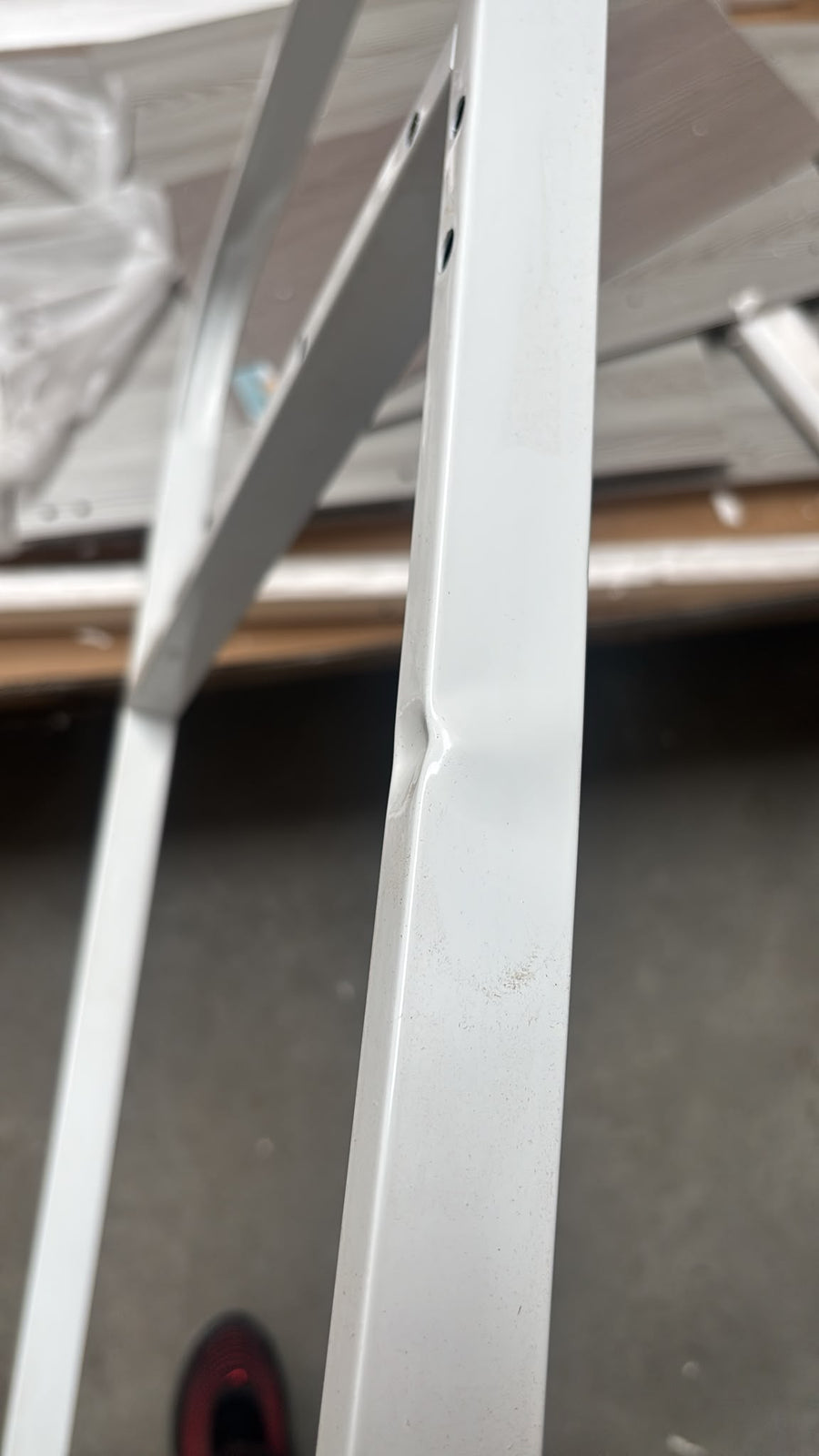 RESIGILAT — Birou minimalist alb cu rafturi - 160x60x73 cm, ideal pentru spații mici, lucru și studiu Gri · Incomplet #003