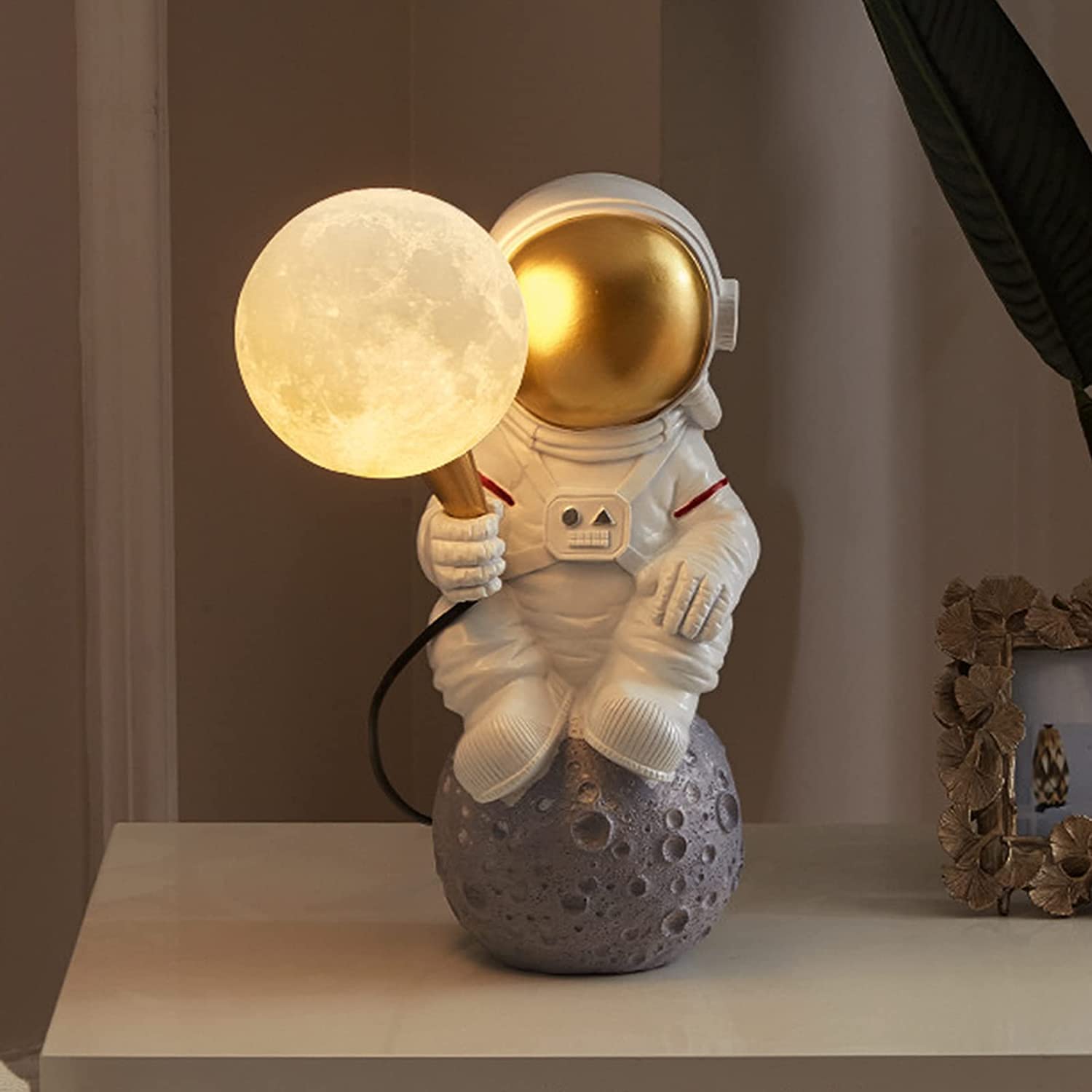 RESIGILAT - Lampa de veghe pentru copii, model astronaut
