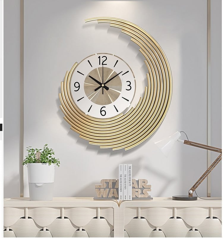 Ceas elegant de perete, cu design modern si elemente nautice, mecanism silentios si finisaj metalic elegant