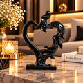 Statuetă Decorativă „Sărutul Iubirii”, Cuplu în Formă de Inimă – 17,5 × 7 × 4,5 cm