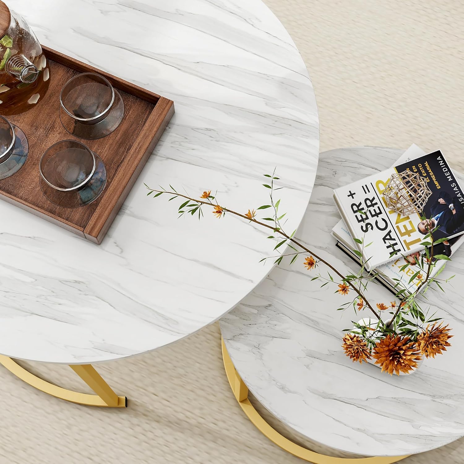 Set 2 masute rotunde de cafea cu efect de marmura, blat MDF, cadru metalic auriu, 70x45 cm si 50x38 cm