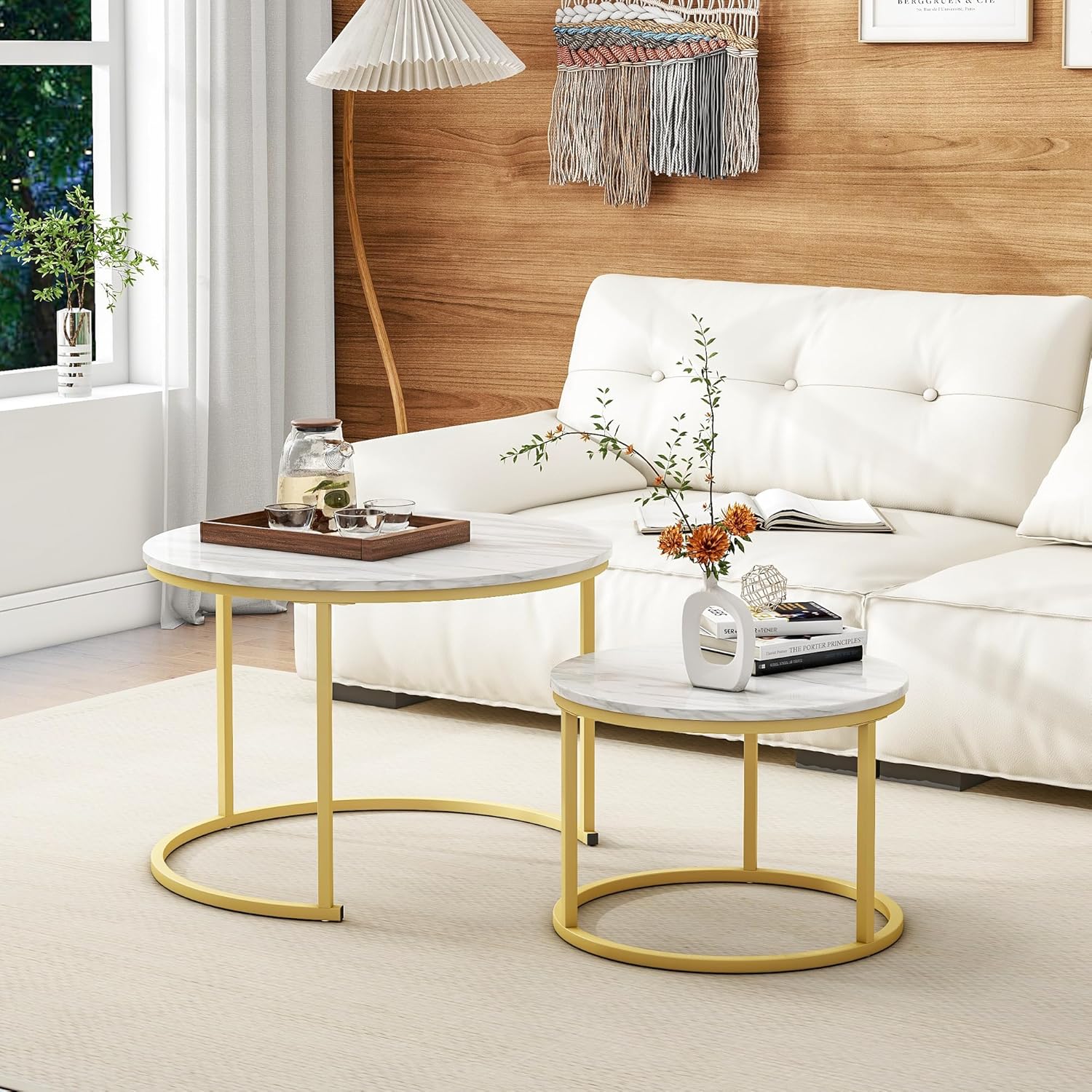 Set 2 masute rotunde de cafea cu efect de marmura, blat MDF, cadru metalic auriu