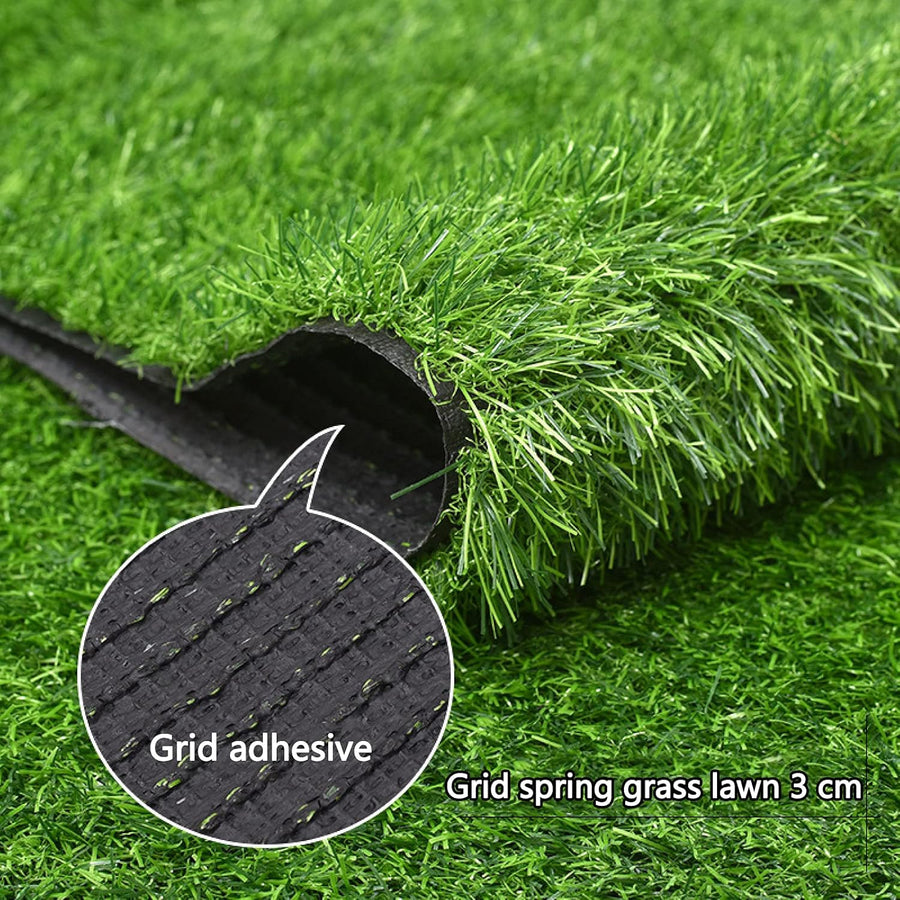 Gazon artificial decorativ – verde natural, drenaj rapid, rezistent UV si foc