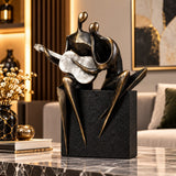 Statuetă Decorativă Premium „Cuplu cu Chitară”, Negru cu Auriu, din Rășină Finisată – 25 × 16 cm - detaliu produs
