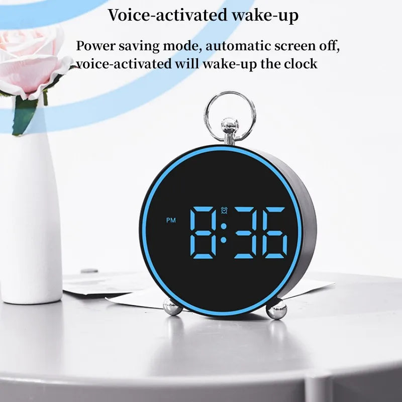 Ceas desteptator digital LED 4,4" cu afisaj color, comanda vocala si alarme personalizabile - trezeste ecranul prin bataie din palme