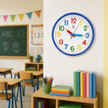 Ceas de perete pentru copii, educativ, cu cifre colorate și limbi în formă de creioane 25cm