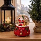 Glob Decorativ de Crăciun Premium cu Moș Crăciun, Brad și Ren – 15 × 10 cm - in context de utilizare