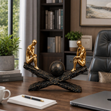 Statuetă Decorativă Premium „Echilibru și Reflecție”, din Rășină, cu Două Siluete Aurii – 29 × 21 cm - in context de utilizare