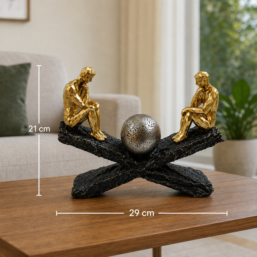Statuetă Decorativă Premium „Echilibru și Reflecție”, din Rășină, cu Două Siluete Aurii – 29 × 21 cm - in context de utilizare