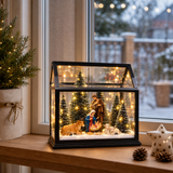 Decorațiune Premium de Crăciun „Sfânta Familie”, Casetă Luminoasă cu Brazi și Scenă Nașterea Domnului – 21 × 21 cm - in context de utilizare