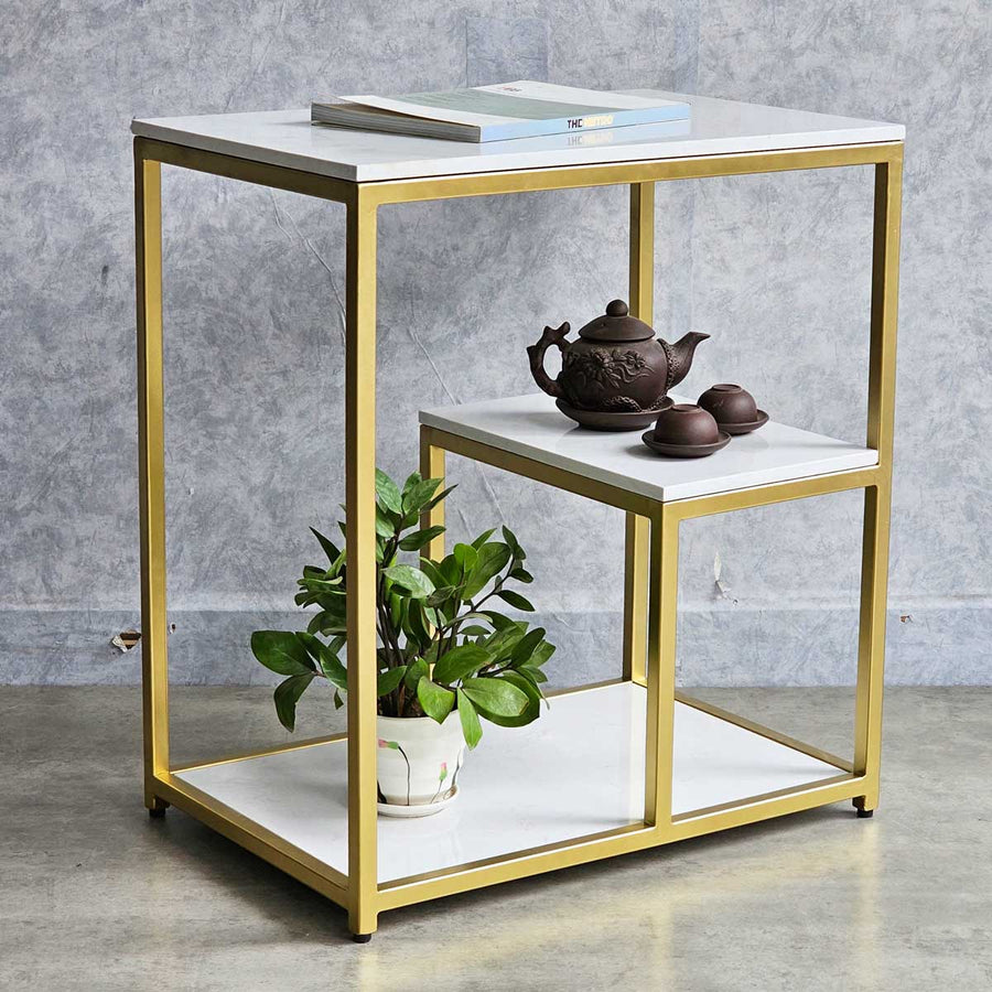 Masuta moderna cu blat tip marmura si cadru metalic  auriu – 3 nivele de depozitare 60 x 40 x 68 cm