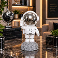 Figurina Astronaut din Rasina Ornament Decor Birou cu Baza tip Luna