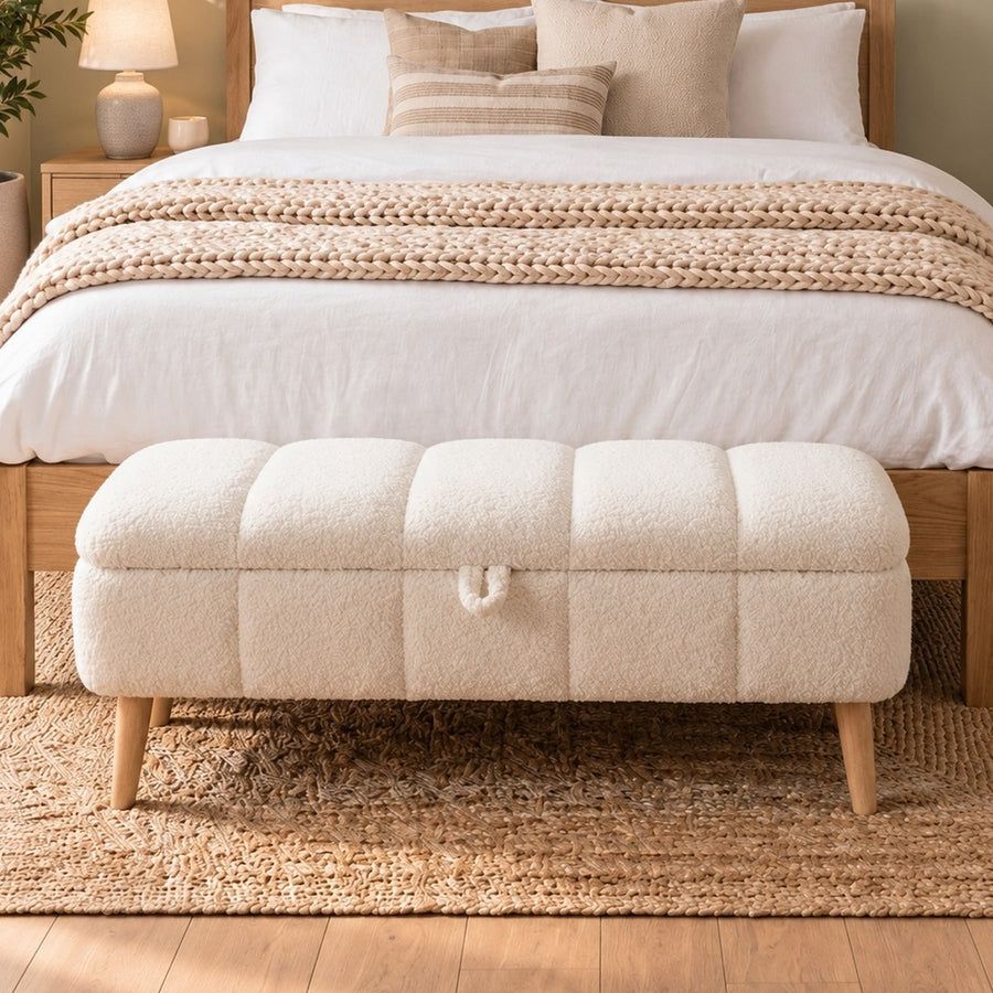 Banchetă tapițată Boucle alb-crem cu spațiu de depozitare – 90 × 35 × 45 cm - detaliu produs