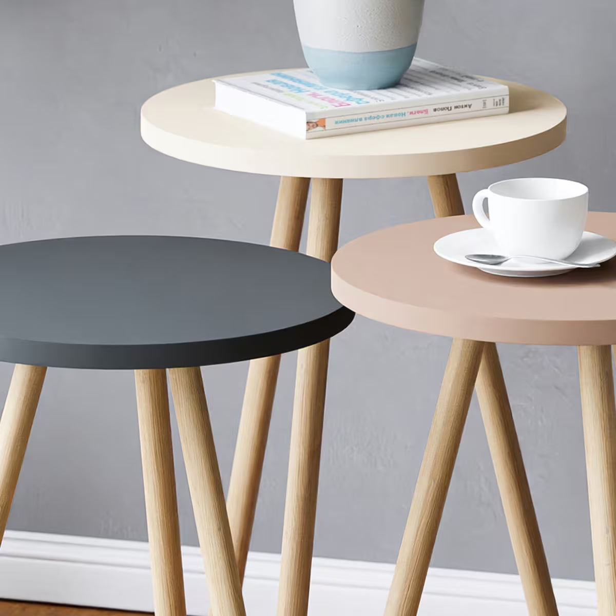 Set 3 masute decorative rotunde, cu picioare din lemn, stil scandinav, 3 inaltimi 41 / 45 / 49 cm