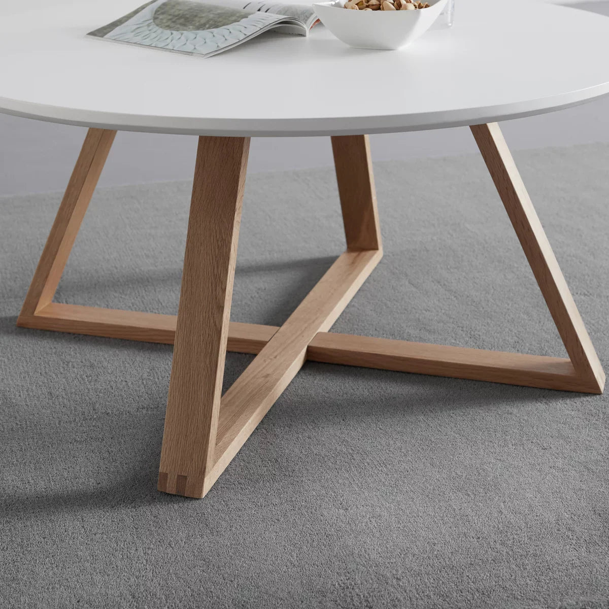 Masuta de cafea alba cu picioare din lemn natural 80x39 cm