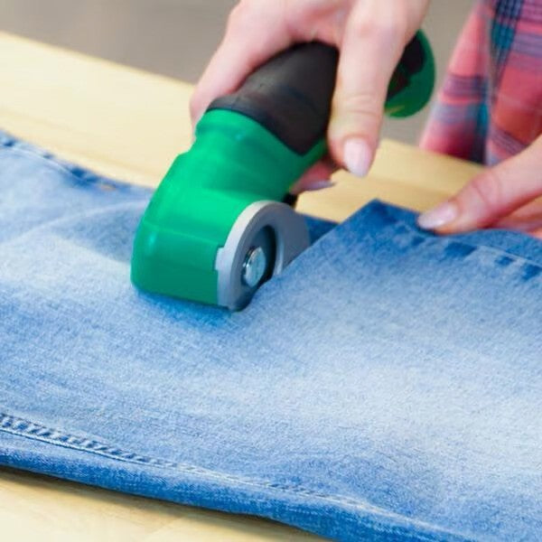 Foarfeca Electrica pentru Cartoane, Textile si Piele, cu LED, Lama Otel si Baterie Reincarcabila 2300mAh