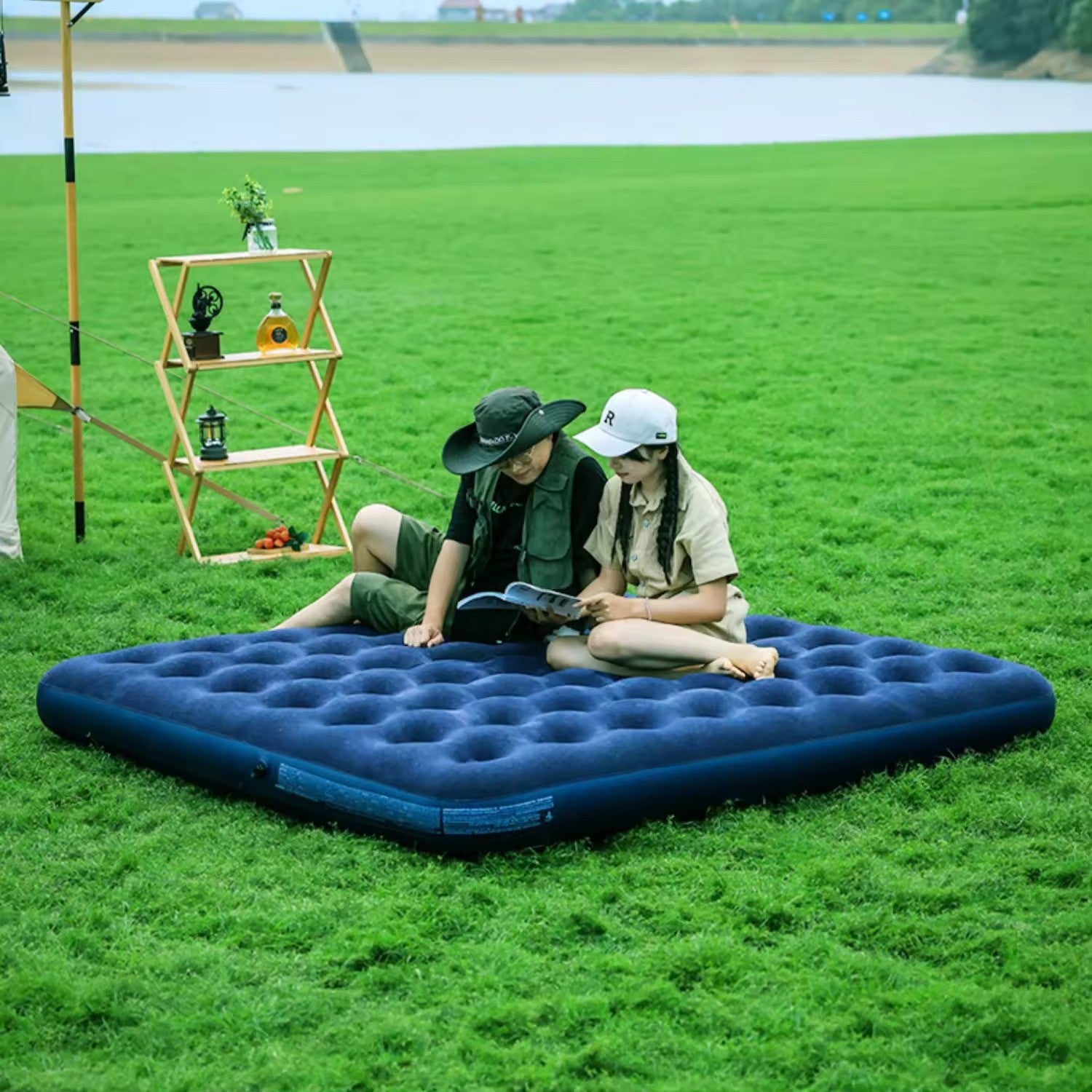 Saltea gonflabila pentru camping, plaja, 1-2 persoane, PVC si catifea