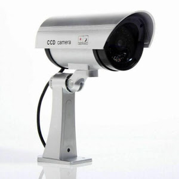 Set 2 camere false de supraveghere cu aspect profesional