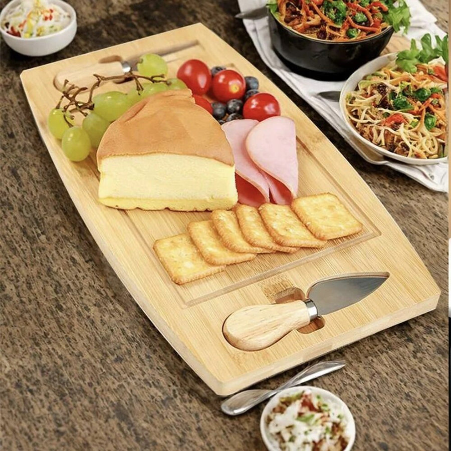 Platou de branzeturi cu ustensile pentru servire, din lemn, dimensiuni 36x18x1, 5 cm