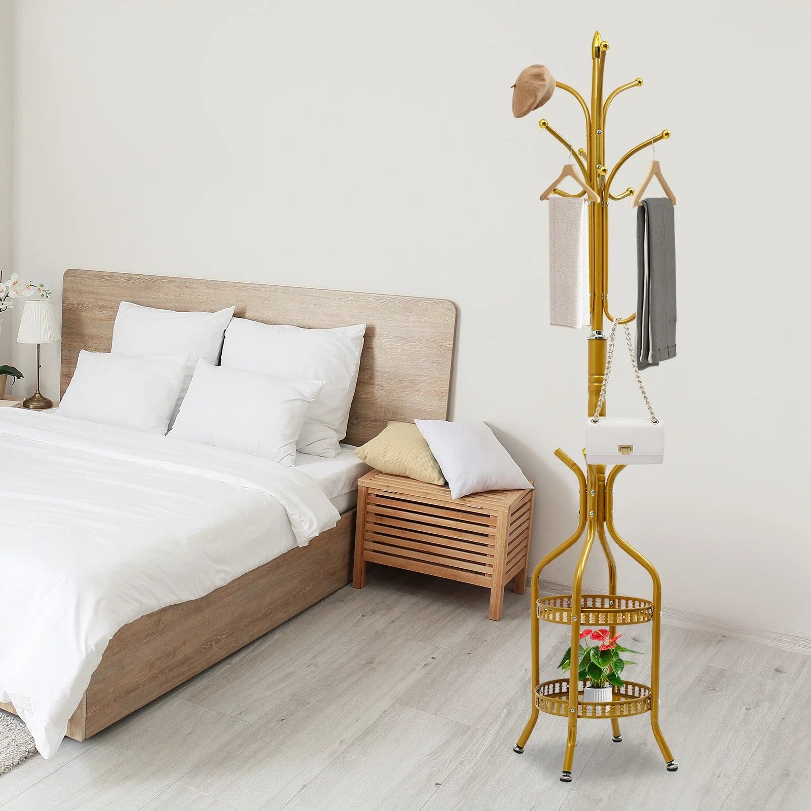 RESIGILAT - Cuier de podea metalic auriu, 34 x 189 cm, cu carlige multiple si 2 rafturi de depozitare, tip hall tree, pentru hol, dormitor sau birou