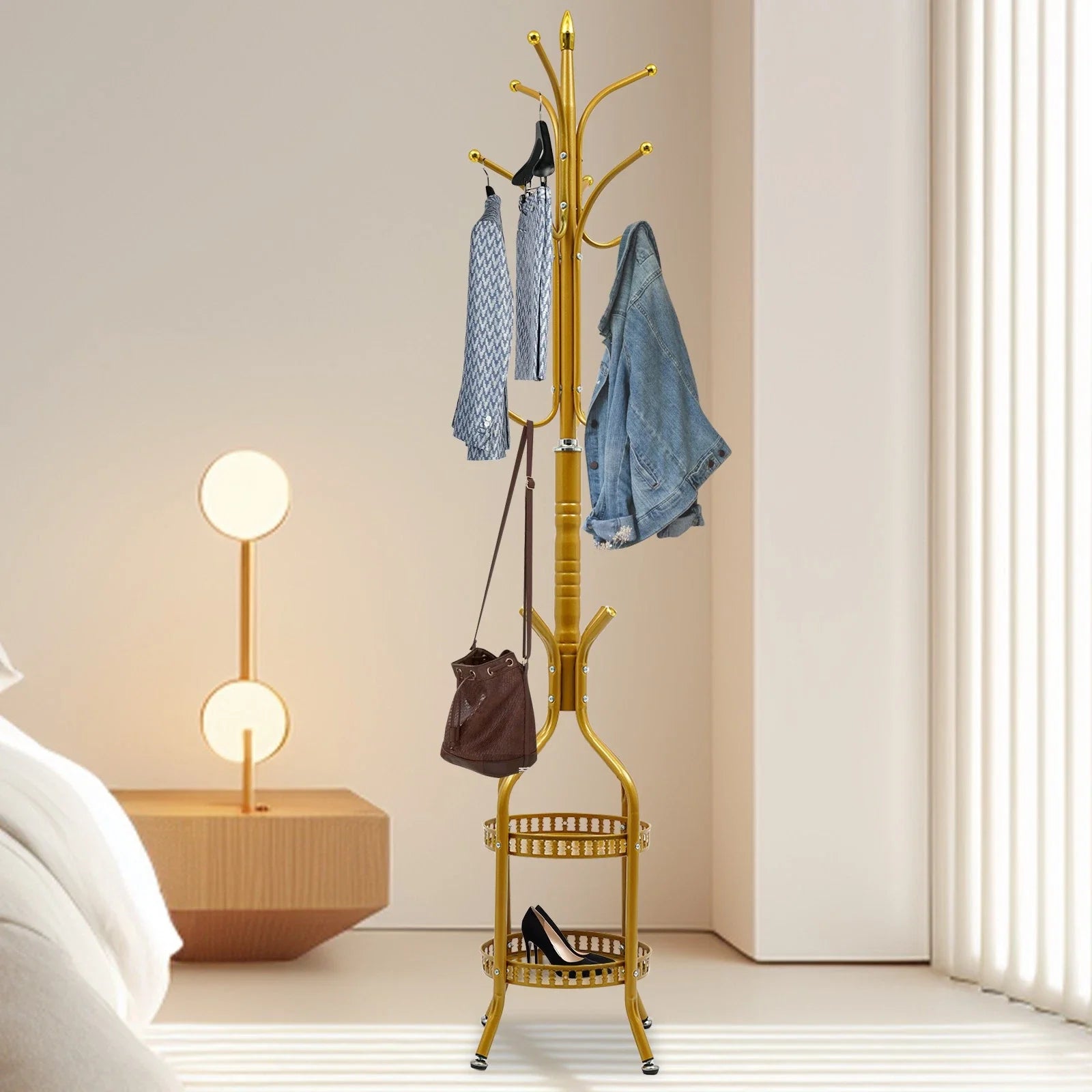 RESIGILAT - Cuier de podea metalic auriu, 34 x 189 cm, cu carlige multiple si 2 rafturi de depozitare, tip hall tree, pentru hol, dormitor sau birou