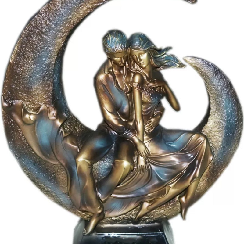 Statueta Decorativa, Cuplu Indragostiti, pe Semiluna, din Rasina, 40 x 30 x 10 cm