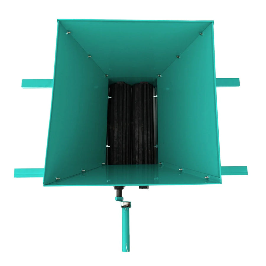 RESIGILAT - Zdrobitor manual struguri 20L, capacitate lucru 350 kg/h, tamburi din otel tratat pentru uz alimentar